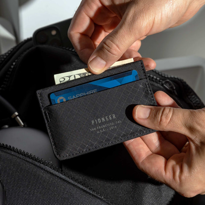 Molecule Cardholder - Pioneer Carry #color_onyx-10xd