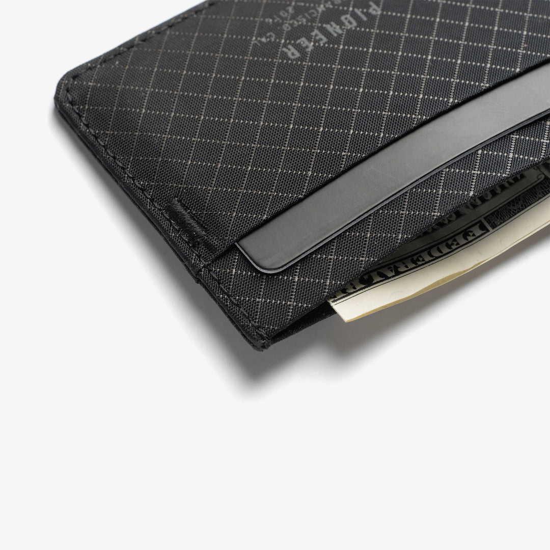 Molecule Cardholder - Pioneer Carry #color_onyx-10xd