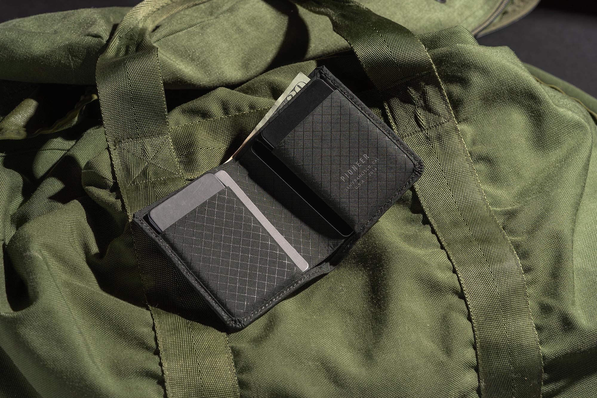 Mens wallet forest color on textile bag