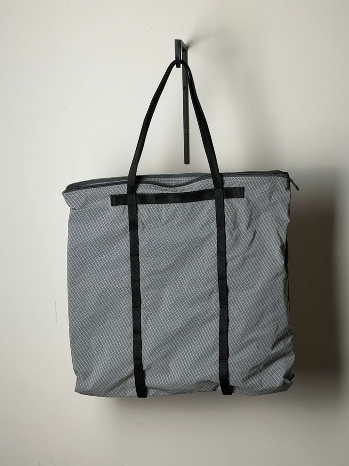 Field Spec Tote. Black/White