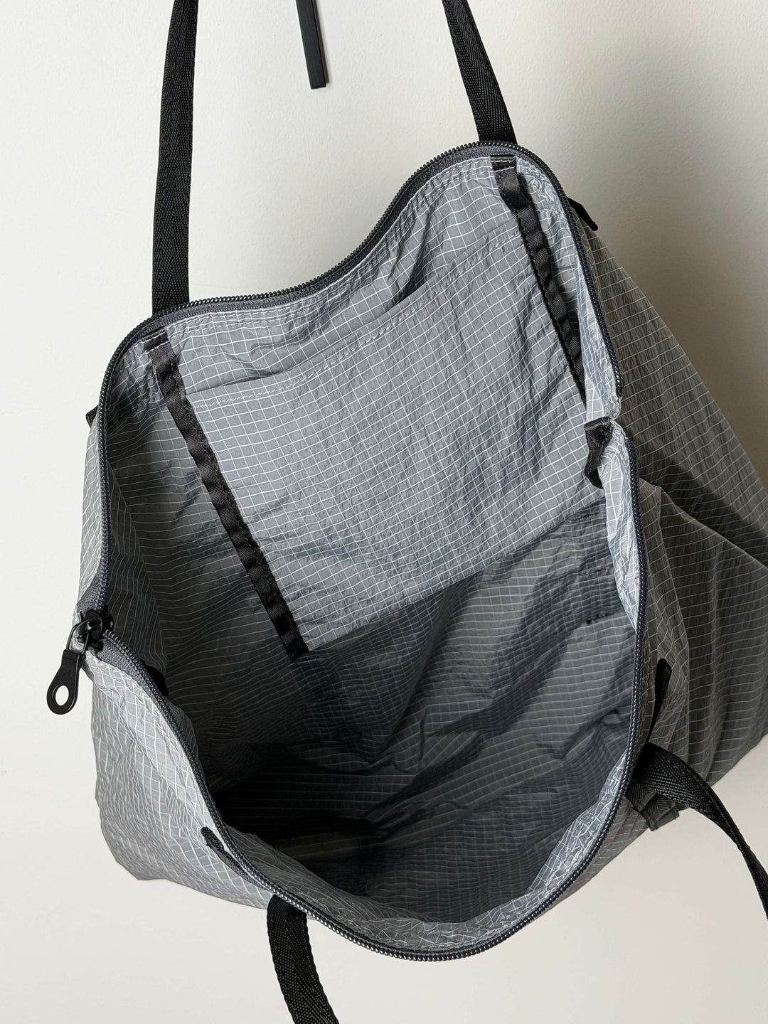 Field Spec Tote. Black/White