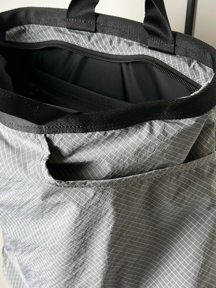 Ray Pack. White and black. Field Spec Ripstop and Mandarin840.