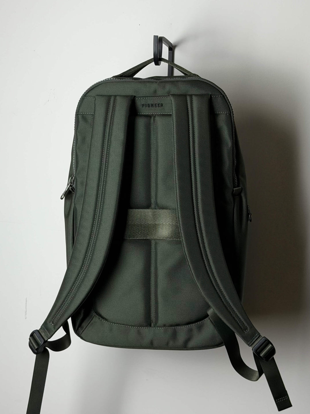 Savant Pack. Forest with green zippers
