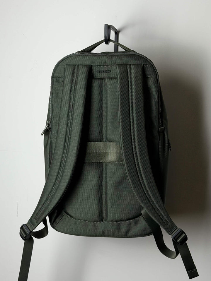 Savant Pack. Forest with green zippers