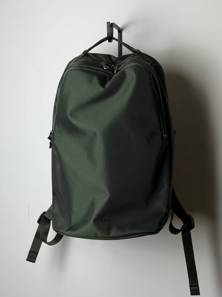 Savant Pack. Forest with green zippers