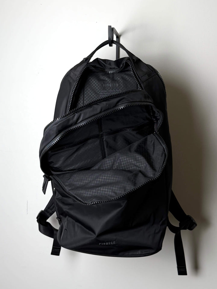 Savant Pack. "210D HD Oyster Twill"