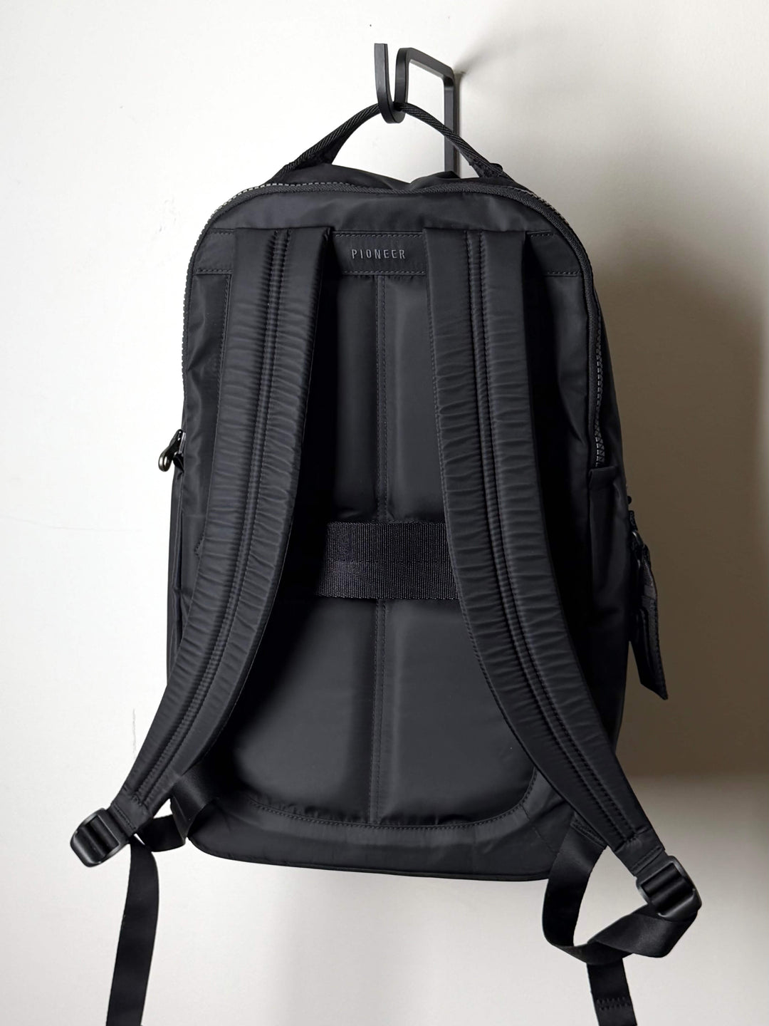 Savant Pack. "210D HD Oyster Twill"