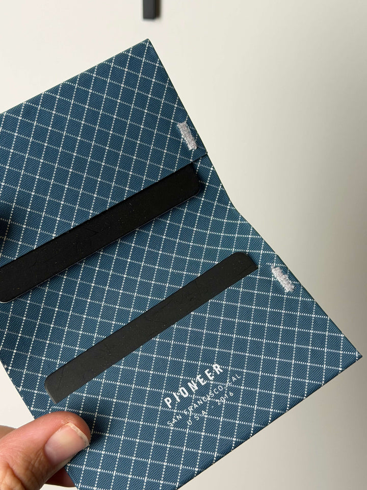 Ion Wallet Blue/White 10XD