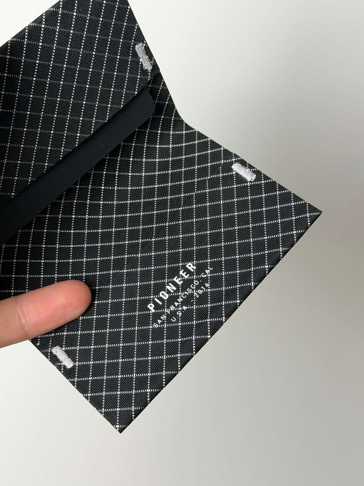 Ion Wallet Black/White 10XD