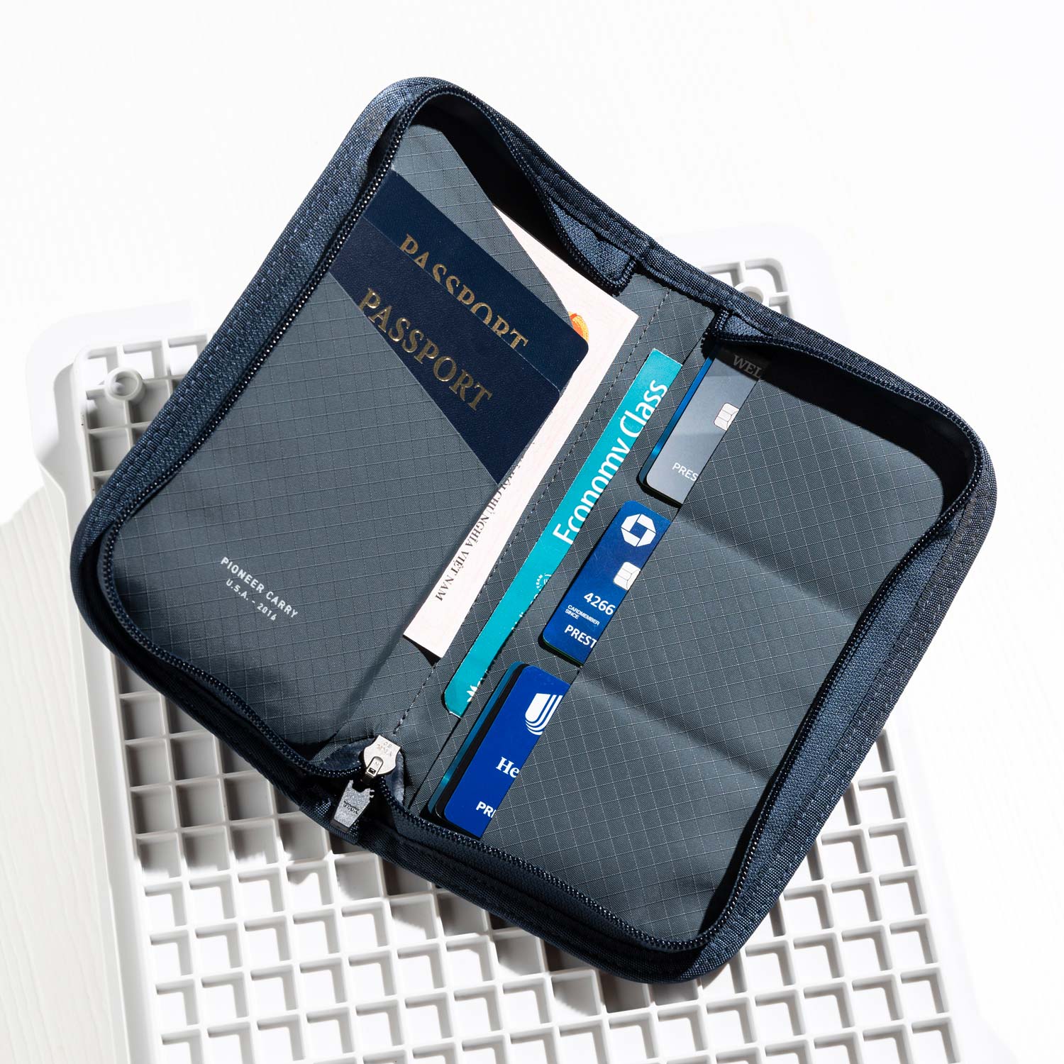 バインダーウォレット　ブラック Co-Pilot Travel Wallet – RFID Protected for Passports and
