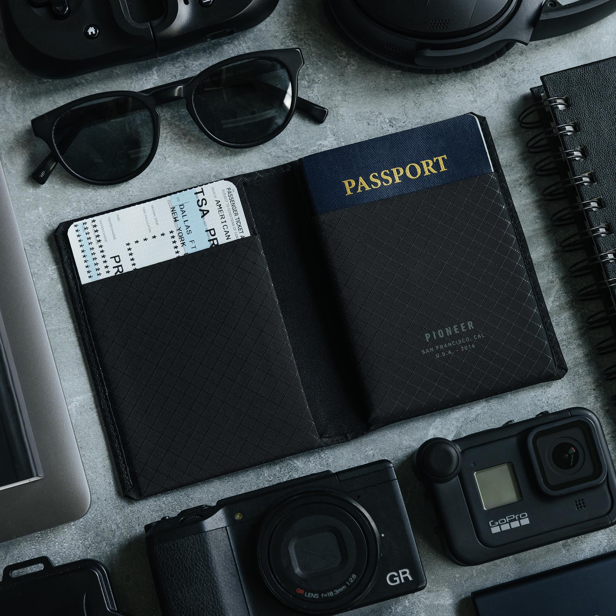 Re-Nylon and Saffiano leather passport holder 折りたたみ財布 Amazon.com | FINTIE Family Passport Holder Wallet, RFID